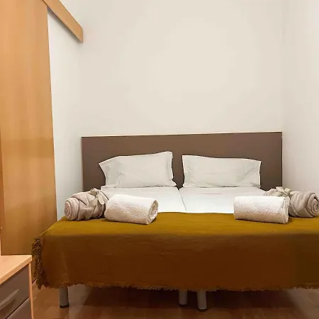Apartment Hostourist@bcn Monumental